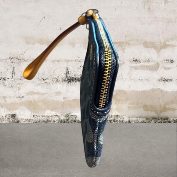 Coach NWT Corner Zip Wristlet In Signature Denim - Picture 4 of 9